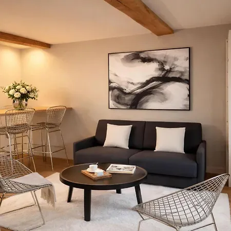 Charming - Notre Dame Cathedral Apartment