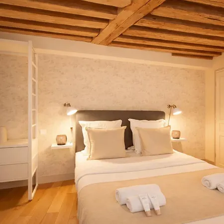 Charming - Notre Dame Cathedral Apartment *