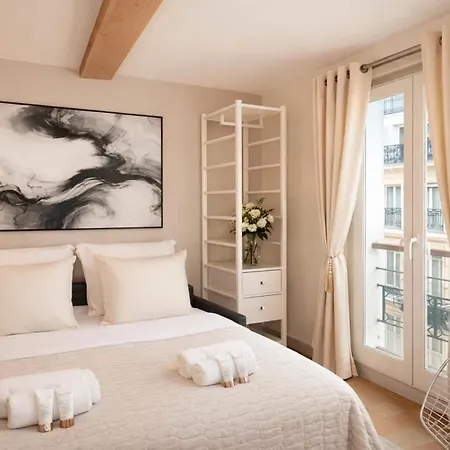 Charming - Notre Dame Cathedral Apartment *